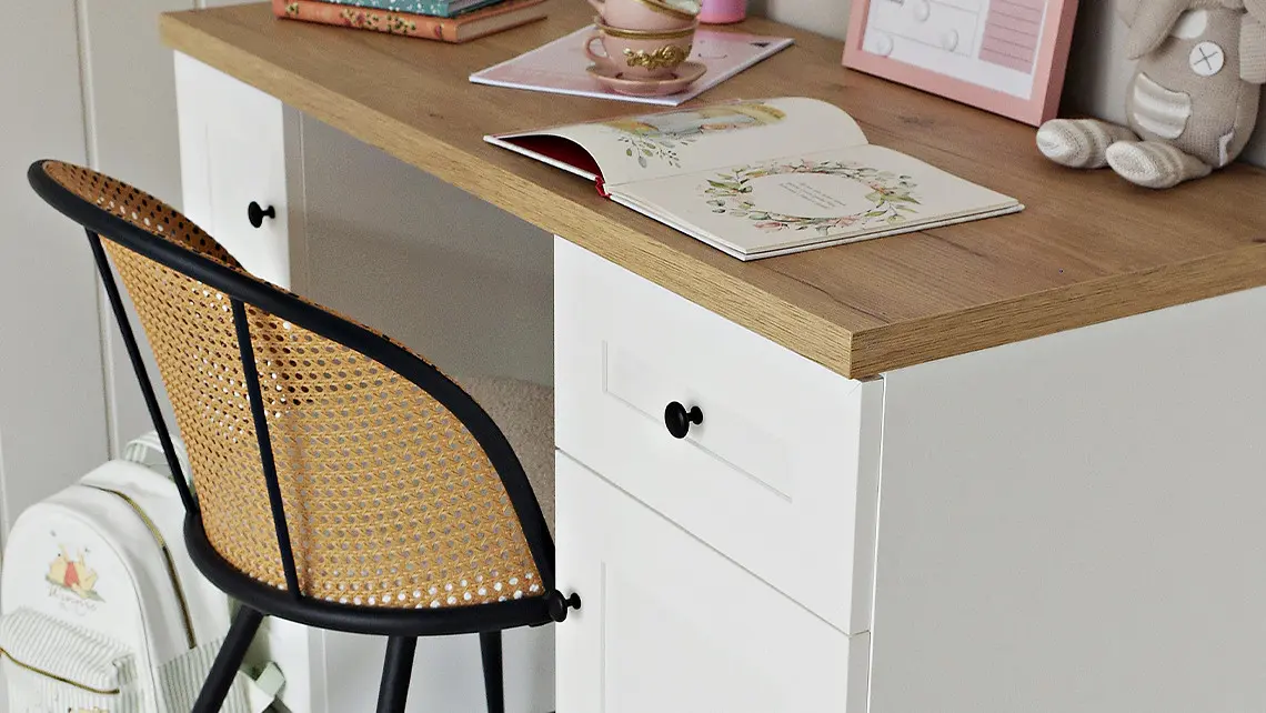 funkcjonalne-biurko-w-nowoczesnym-stylu---zobacz-nasza-inspiracje